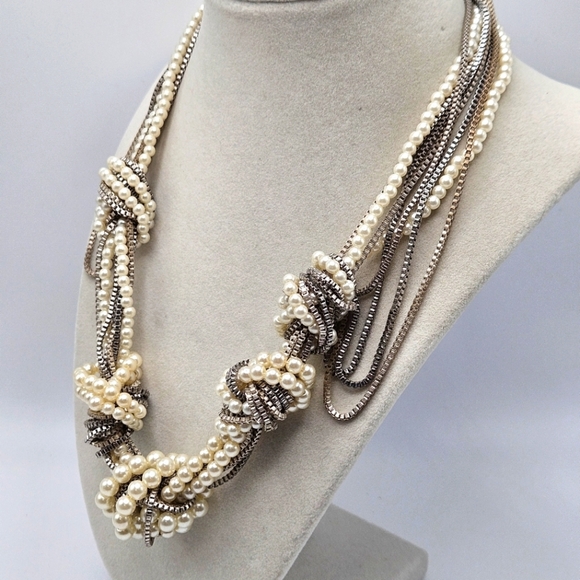 VINTAGE Traci Lynn Faux Pearl Silver Tone Mixed Metal Knotted Necklace - Picture 2 of 8